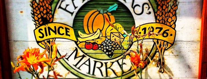 Soulard Farmers Market is one of สถานที่ที่ Anthony ถูกใจ.