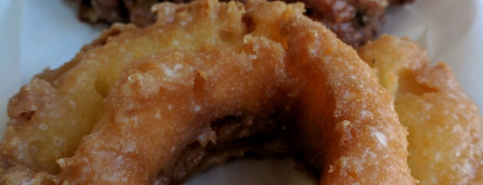 Kim's Donuts is one of Lugares favoritos de Swim.