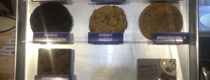 Insomnia Cookies is one of Jana : понравившиеся места.