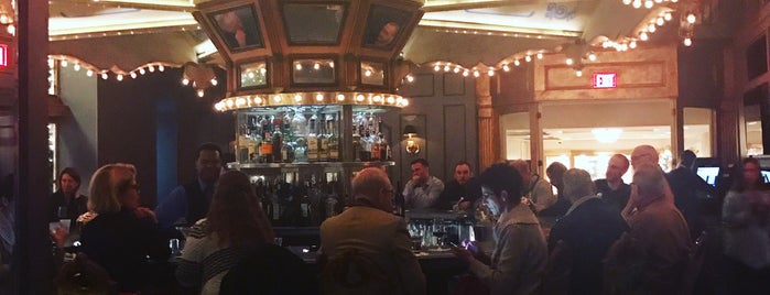 The Carousel Bar & Lounge is one of Lieux qui ont plu à Jarrod.