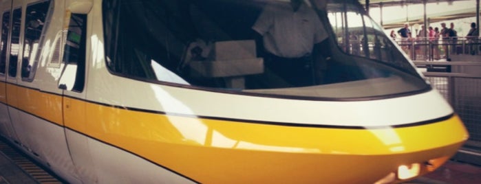 Monorail Yellow is one of Mike 님이 좋아한 장소.