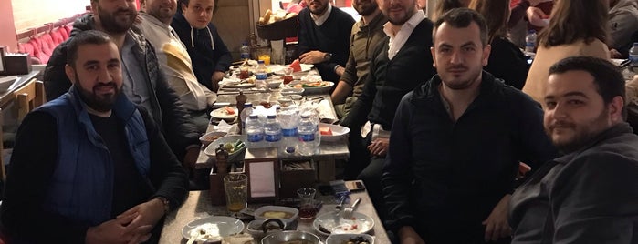 Kale Cafe is one of The'nin Beğendiği Mekanlar.