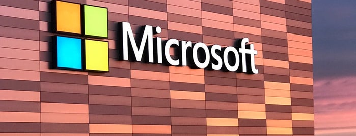 One Microsoft Place is one of สถานที่ที่ Mehmet Ziya ถูกใจ.