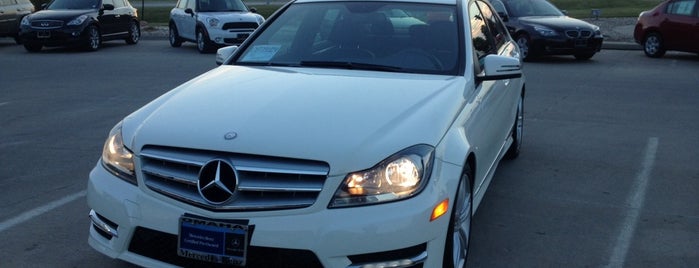 Mercedes-Benz of Omaha is one of สถานที่ที่ Samar ถูกใจ.