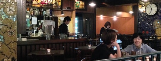ヨンチョウメ カフェ is one of fujiさんの保存済みスポット.
