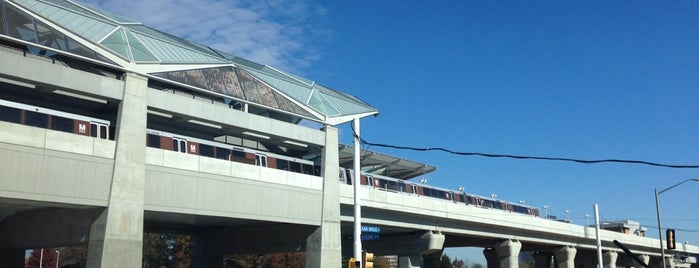Tysons Metro Station is one of สถานที่ที่ Jason ถูกใจ.