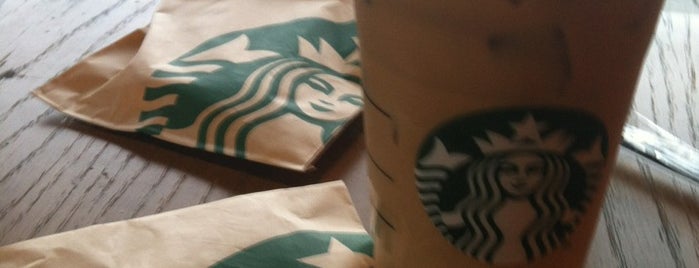 Starbucks is one of Kristaさんのお気に入りスポット.