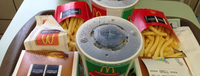 McDonald's is one of Bares e Restaurantes.