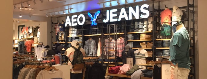 American Eagle Store is one of Specials (non mayor/amex).