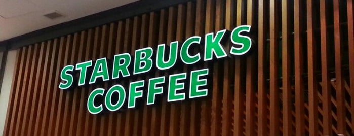 Starbucks is one of Orte, die Fausto gefallen.