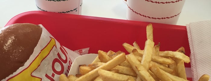 In-N-Out Burger is one of Lugares favoritos de Lindsaye.