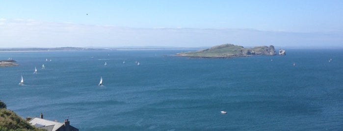 Howth Harbour is one of Jimさんのお気に入りスポット.