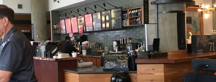 Starbucks is one of Tempat yang Disukai Leonardo.