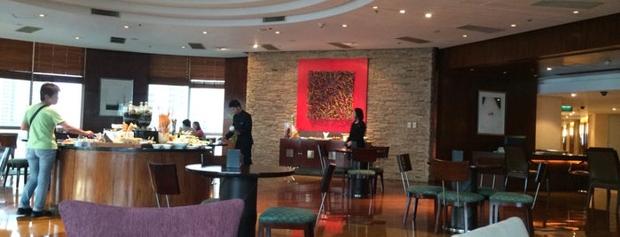 Hyatt Hotel & Casino Manila Club Lounge(10F) is one of สถานที่ที่ beachmeister ถูกใจ.