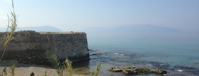 Κάστρο Παντοκράτορα is one of Lefkada.