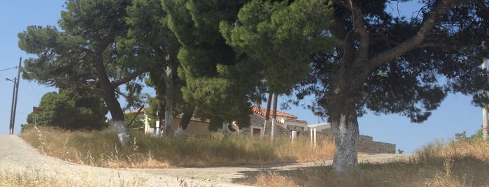 Άγιος Κωνσταντίνος - Καμάριζα (Agios Konstantinos) is one of Tempat yang Disimpan Ifigenia.