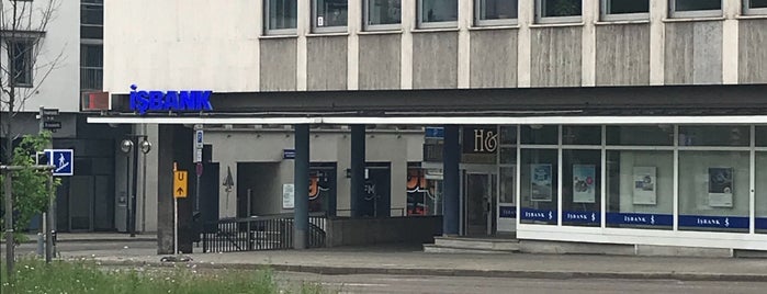 İş Bank Stuttgart is one of สถานที่ที่ Gokhan ถูกใจ.