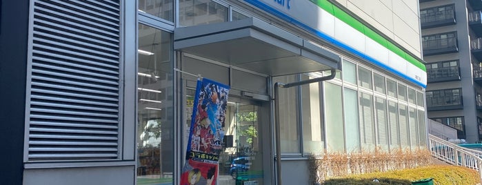 ファミリーマート 新橋五丁目店 is one of コンビニ3.