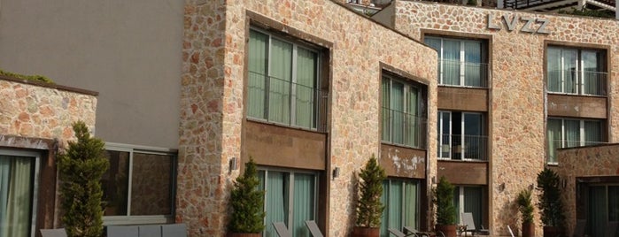 Lvzz Hotel is one of Gespeicherte Orte von Ebru.