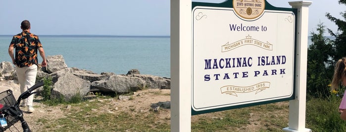 Mackinac Island State Park is one of Orte, die ENGMA gefallen.