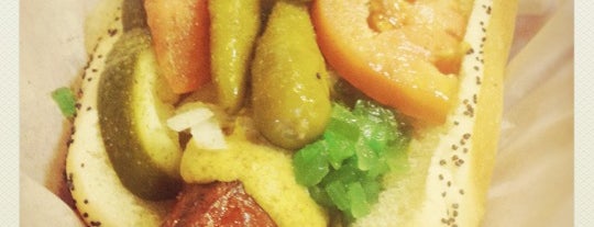Mustard's Chicago Style Hot Dogs is one of Tempat yang Disukai Kevin.
