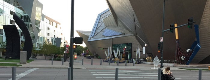 Denver Art Museum is one of Tempat yang Disimpan Charlotte.