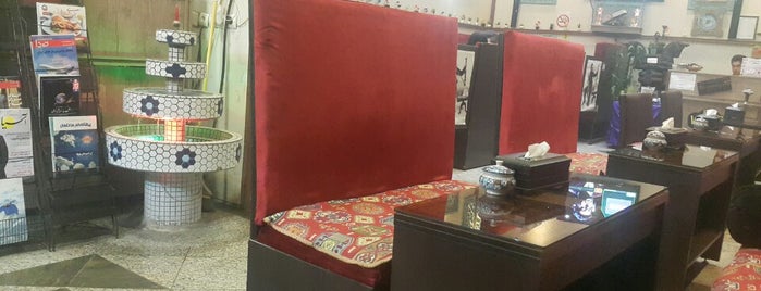 Do Sib Hookah Bar | سفره خانه دو سیب is one of Mohsen'in Kaydettiği Mekanlar.