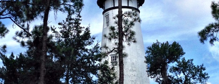 Amelia Island Lighthouse is one of สถานที่ที่ Lizzie ถูกใจ.
