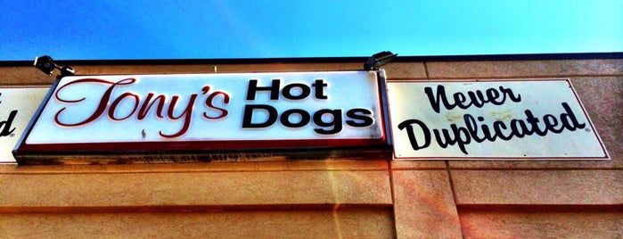 Tony's Hot Dogs is one of Walter'in Kaydettiği Mekanlar.
