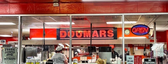 Doumar's Cones & Barbecue is one of Tempat yang Disukai Mary.
