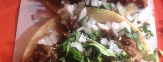 Tacos El Campollo is one of Posti che sono piaciuti a Angel.