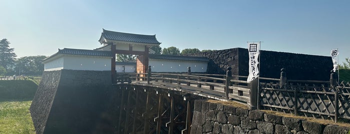 本丸一文字門 石垣大手橋 is one of 観光名所.