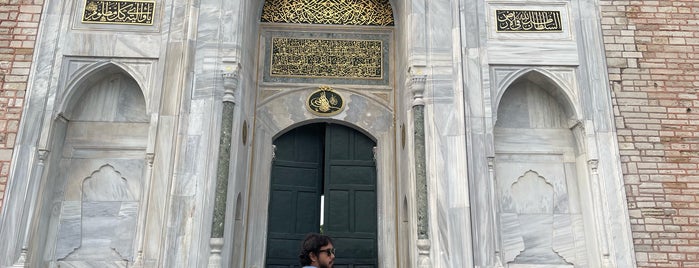 Topkapı Sarayı Bab-ı Hümayun Kapısı is one of Bir Gezginin Seyir Defteri 2.