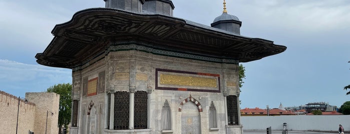III. Ahmed Çeşmesi is one of Old City Istanbul Walking Tour.