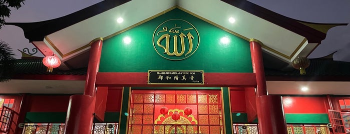 Masjid Muhammad Cheng Hoo is one of Wisata Religi Spiritual dan Keyakinan Jawa Timur.