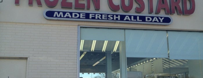 Sheridan's Frozen Custard is one of สถานที่ที่บันทึกไว้ของ Becky Wilson.