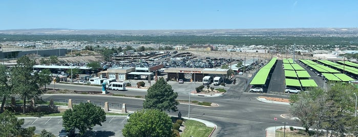 Sheraton Albuquerque Airport Hotel is one of Tempat yang Disukai Eve.