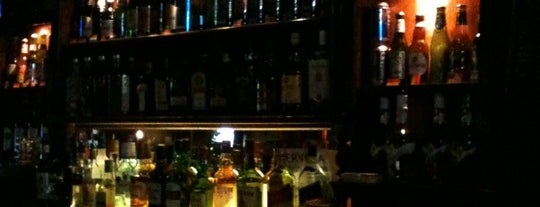 Ennis Irish Pub is one of Locais salvos de Fabio.