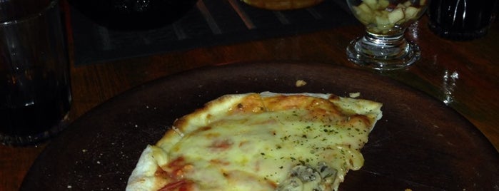 Pizza Loca is one of Fernanda'nın Beğendiği Mekanlar.