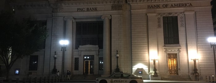 PNC Bank is one of สถานที่ที่ Bianca ถูกใจ.