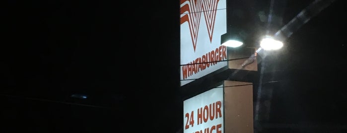 Whataburger is one of Tempat yang Disukai Jessica.