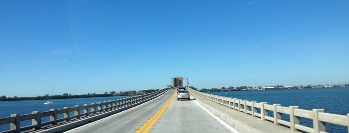 Anna Maria Island Drawbridge is one of Lizzieさんのお気に入りスポット.