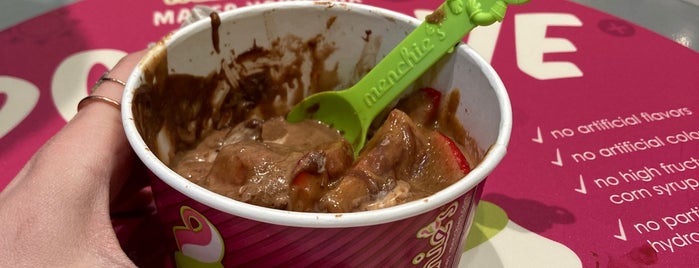 Menchie's is one of Chicago food.