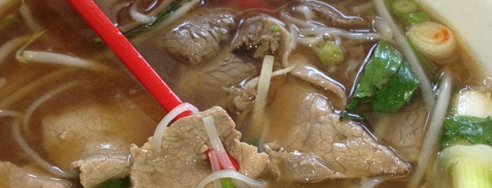 Phở Huỹnh Hiệp 5 - Kevin's Noodle House is one of Lesさんのお気に入りスポット.