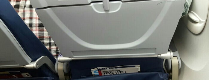 Delta Airlines Flight #897 MCO-ATL is one of สถานที่ที่ Emyr ถูกใจ.