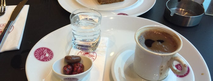 Coffee Paradise is one of İzmir Coffee Shop.