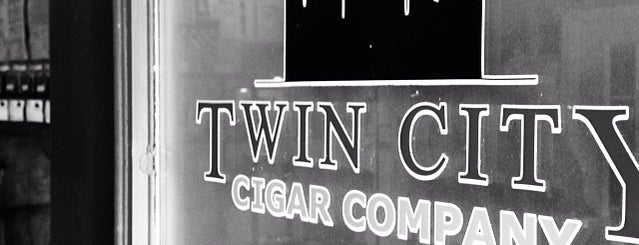 Twin City Cigars is one of Lugares favoritos de Kelly.