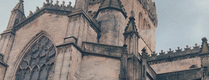 St. Giles' Cathedral is one of Places to visit in Edinburgh.