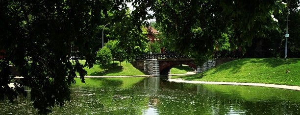 Benton Park is one of Lugares favoritos de Michael.