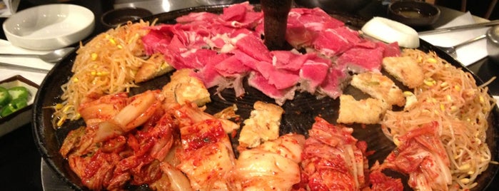 Honey Pig Korean BBQ is one of สถานที่ที่บันทึกไว้ของ David.